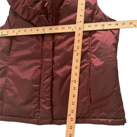 Jones New York Women's Puffer Vest Jacket Medium Burgundy Collared Buttons - Picture 4 of 12